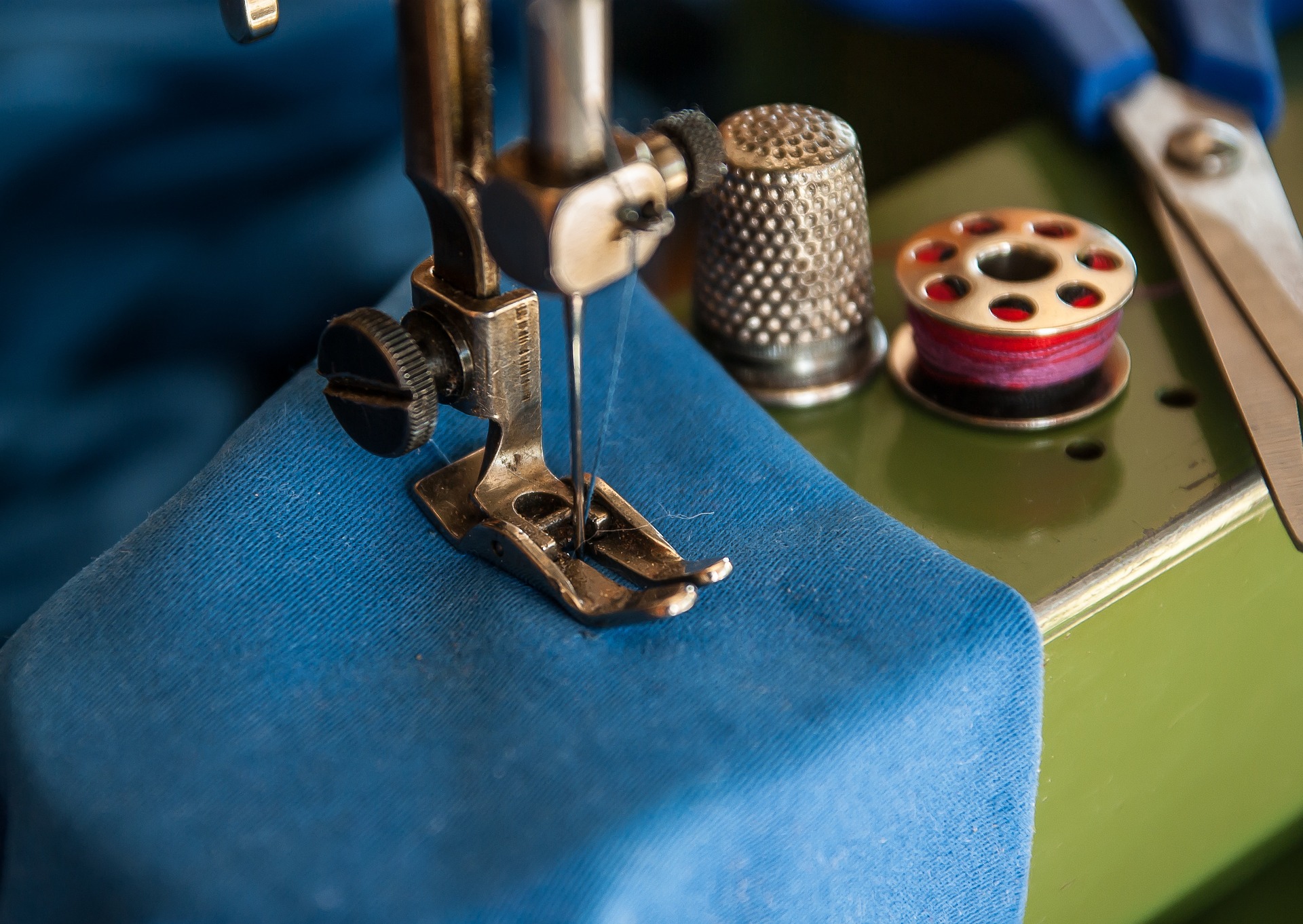 sewing-machine-1369658_1920.jpg (583 KB)